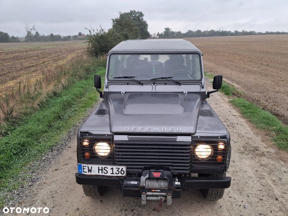 Land Rover Defender - 2