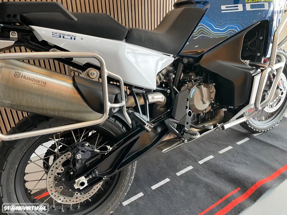 Husqvarna Norden 901 Expedition - 18