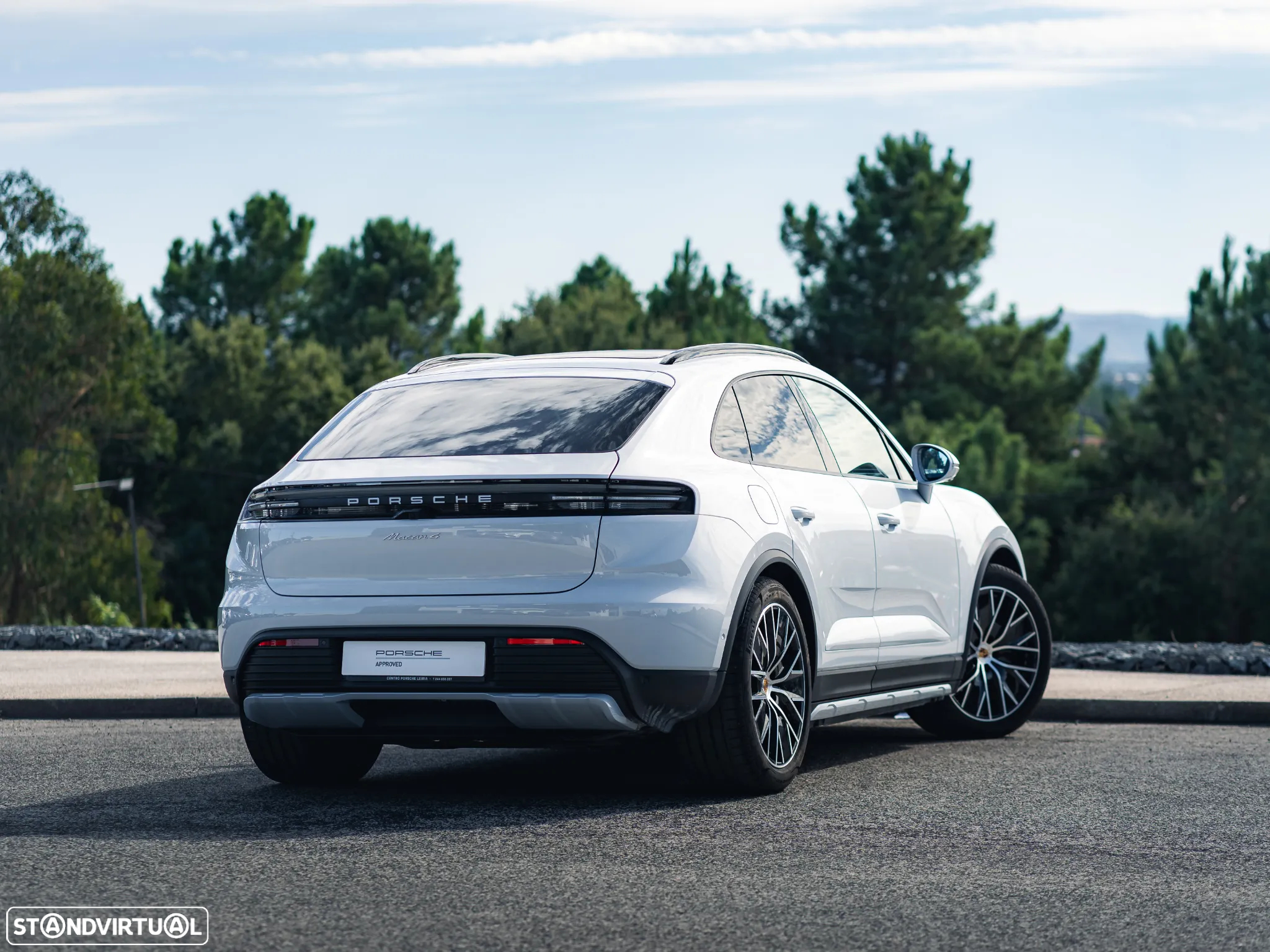 Porsche Macan Electric 4 - 8