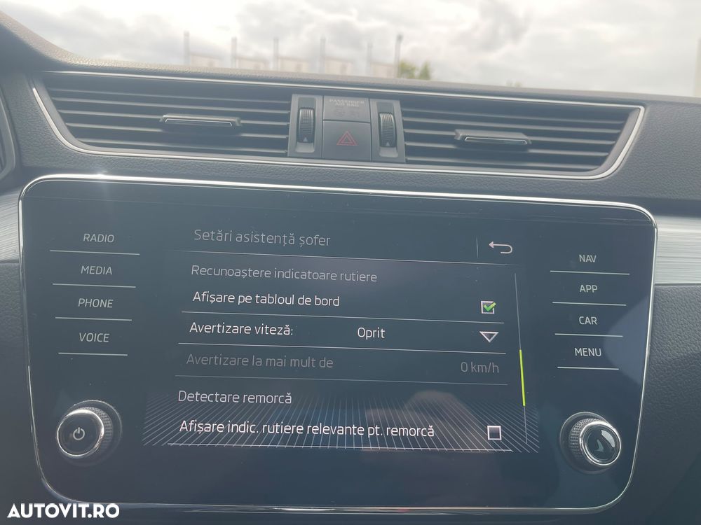 Skoda Superb 2.0 TSI DSG Ambition - 29
