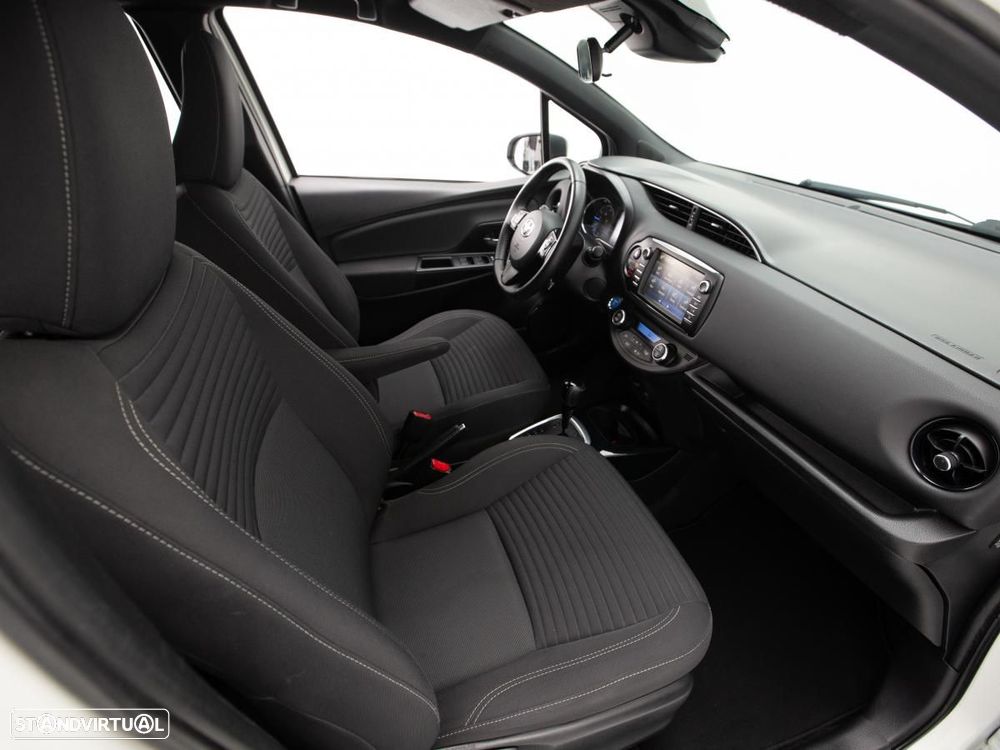 Toyota Yaris 1.5 HSD Square Collec.White - 9