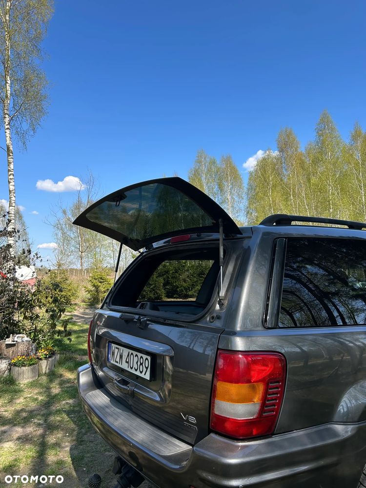 Jeep Grand Cherokee - 12