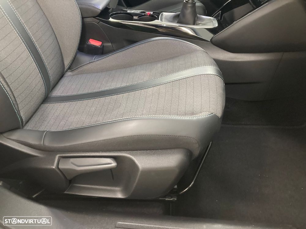 Peugeot 2008 1.2 PureTech Active Pack - 36