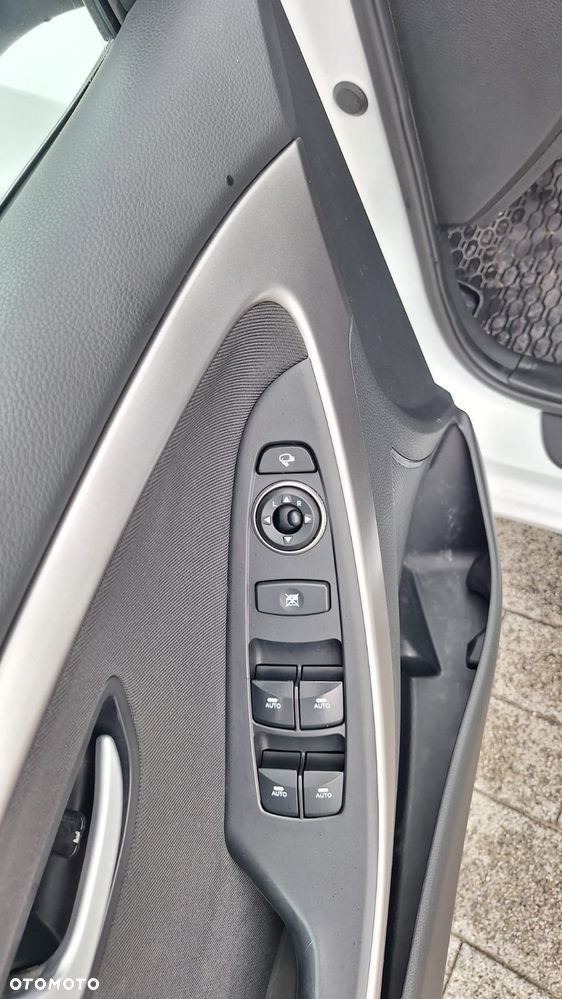 Hyundai i30 blue 1.6 CRDi Passion - 15