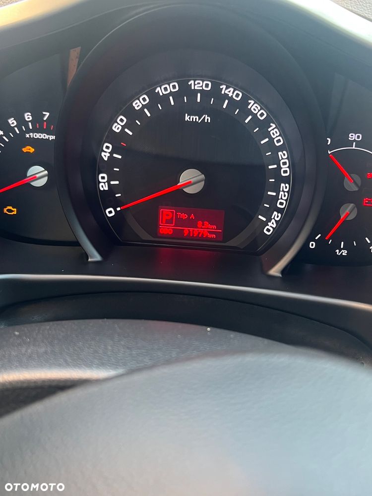 Kia Sportage 2.0 L - 13