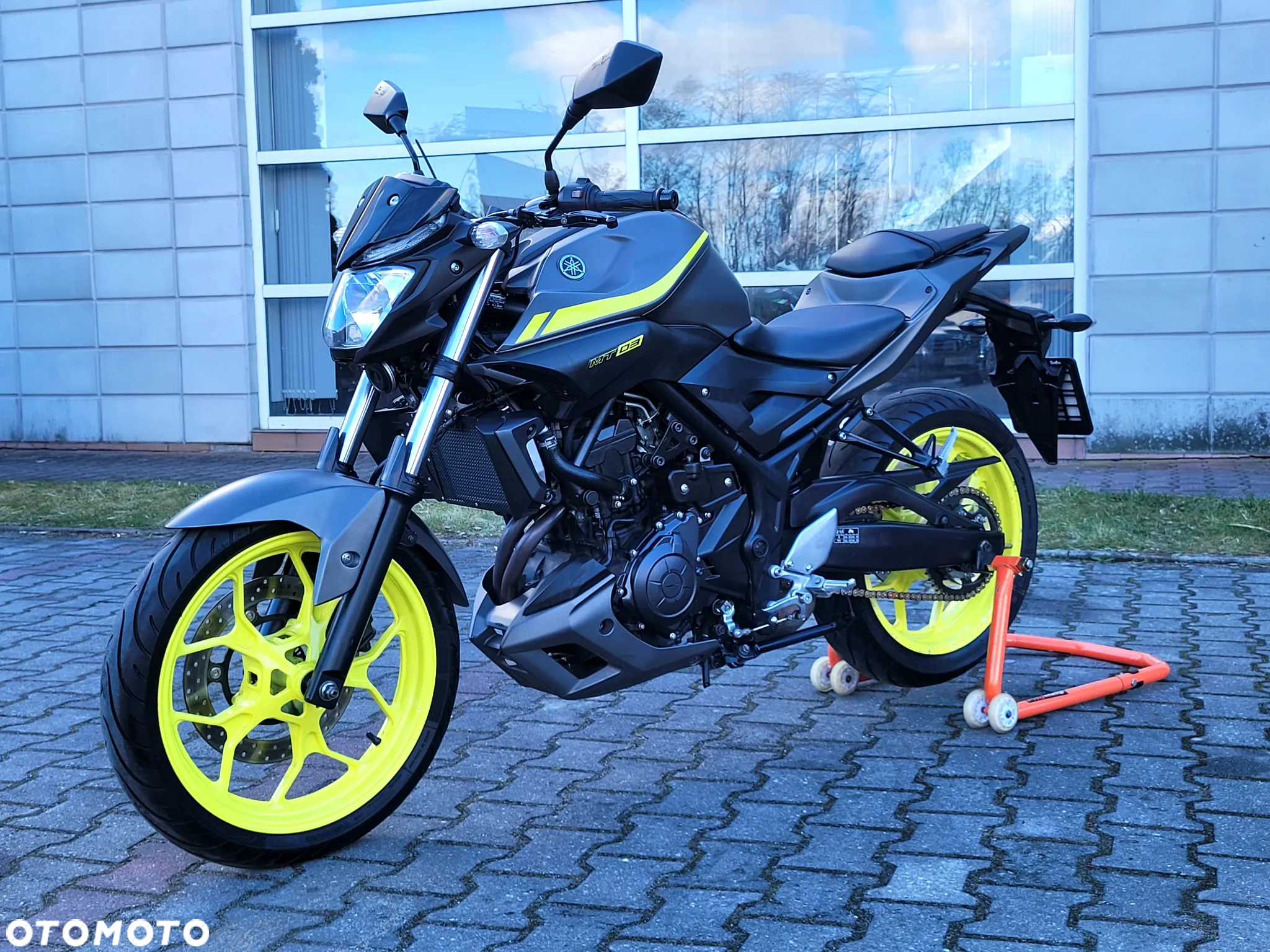 Yamaha MT - 17