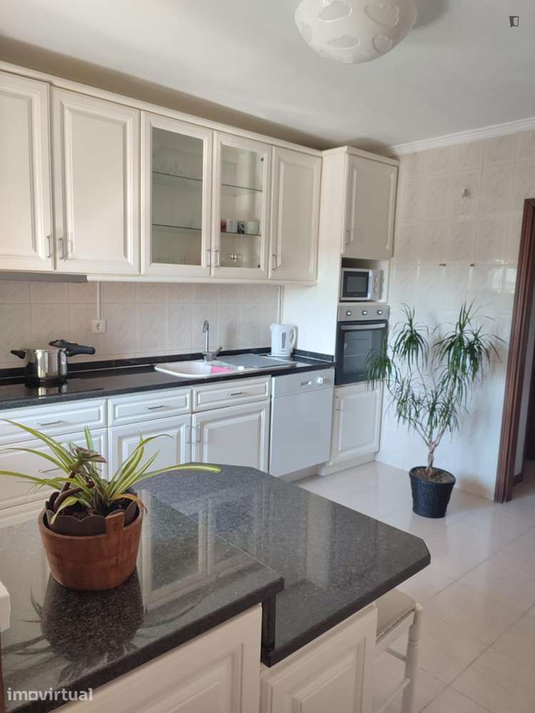 Quarto - localizado em Baguim do Monte Porto - Grande imagem: 3/8