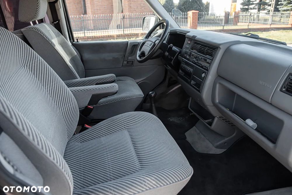 Volkswagen Multivan Standard - 16