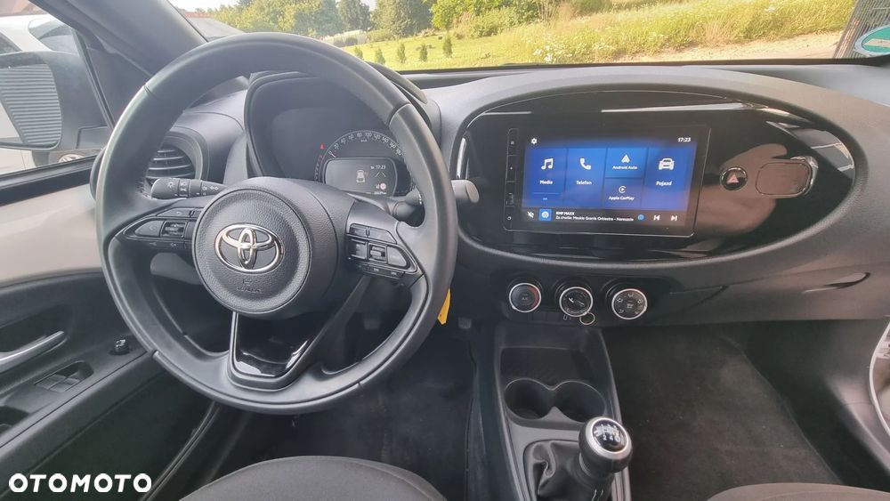Toyota Aygo X Business Edition - 2
