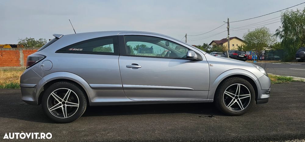 Opel Astra GTC 1.6 Cosmo - 1