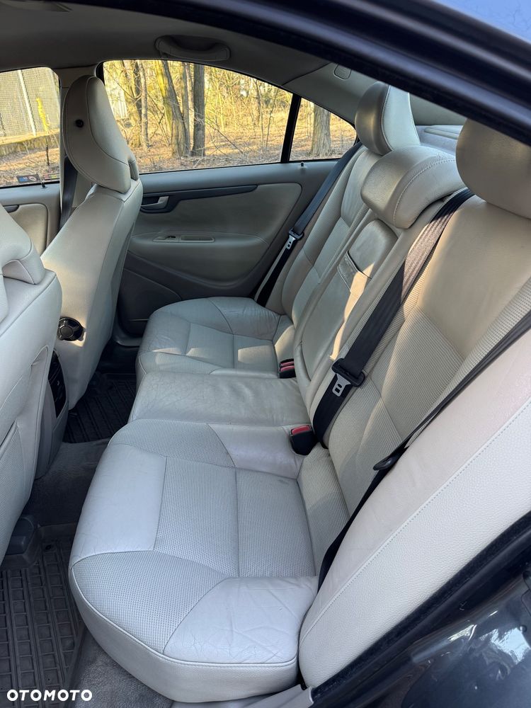Volvo S60 2.4D Momentum - 16