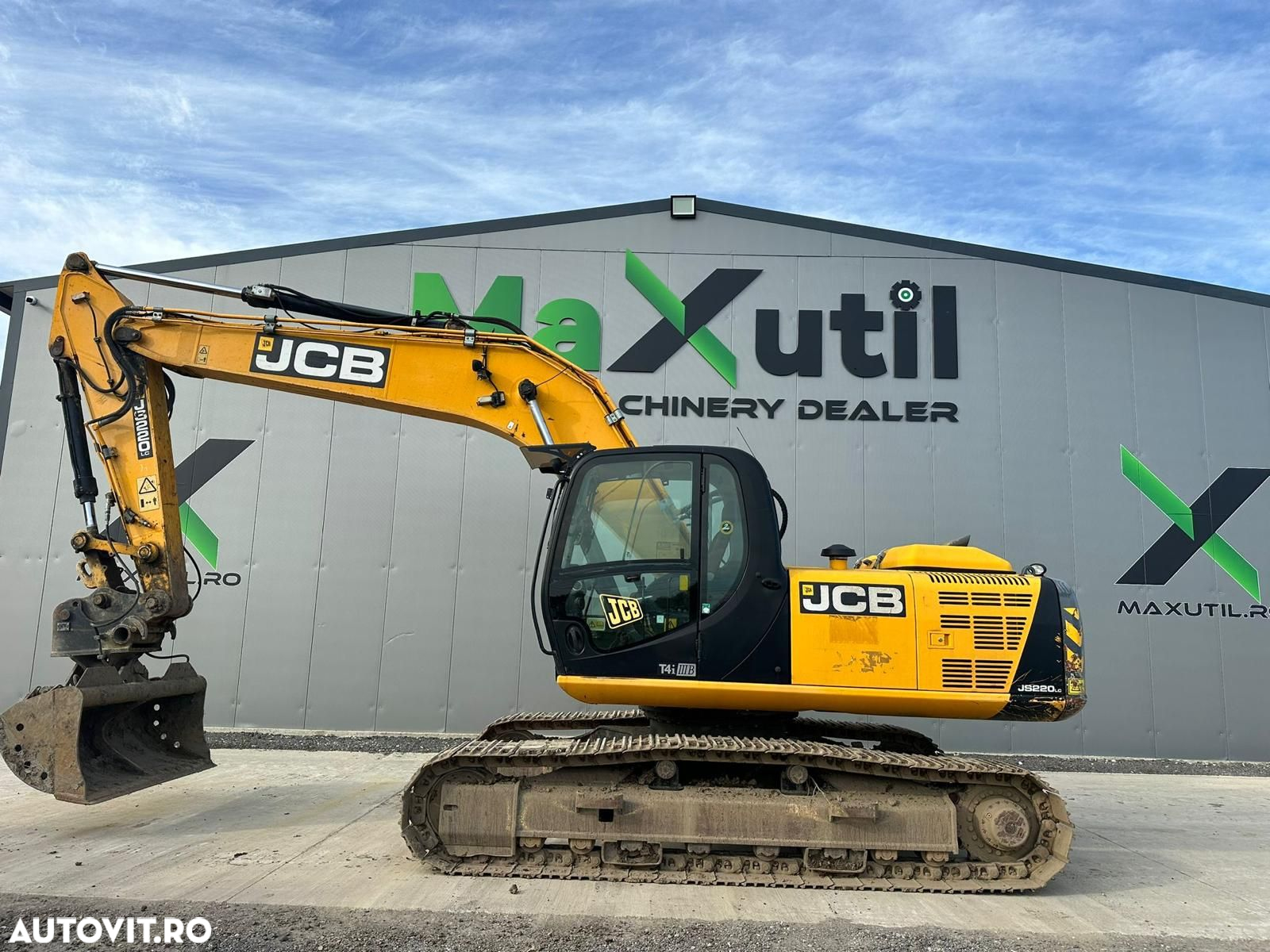JCB JS220LC Excavator - 2