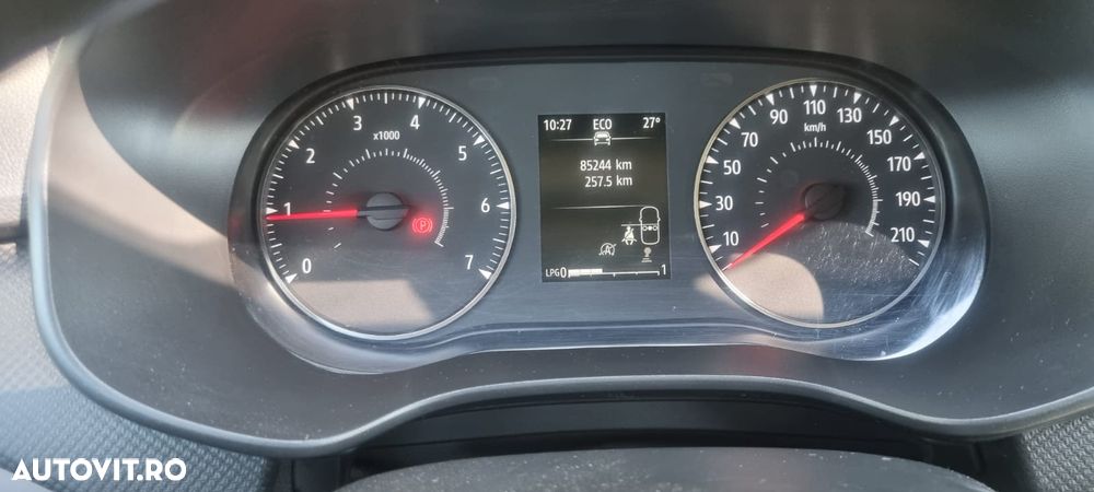 Dacia Logan TCe 90 MT6 Comfort - 9