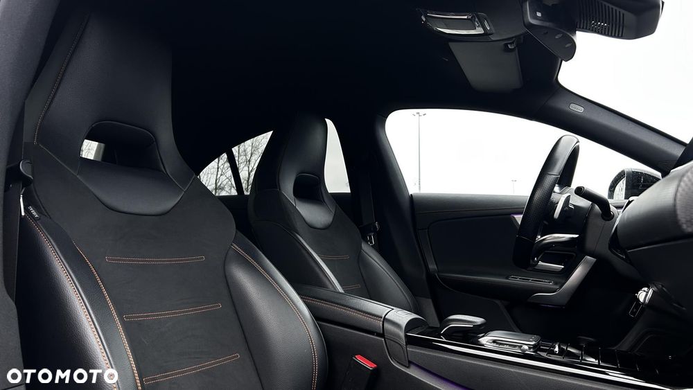 Mercedes-Benz CLA 220 4-Matic Edition 1 7G-DCT - 24
