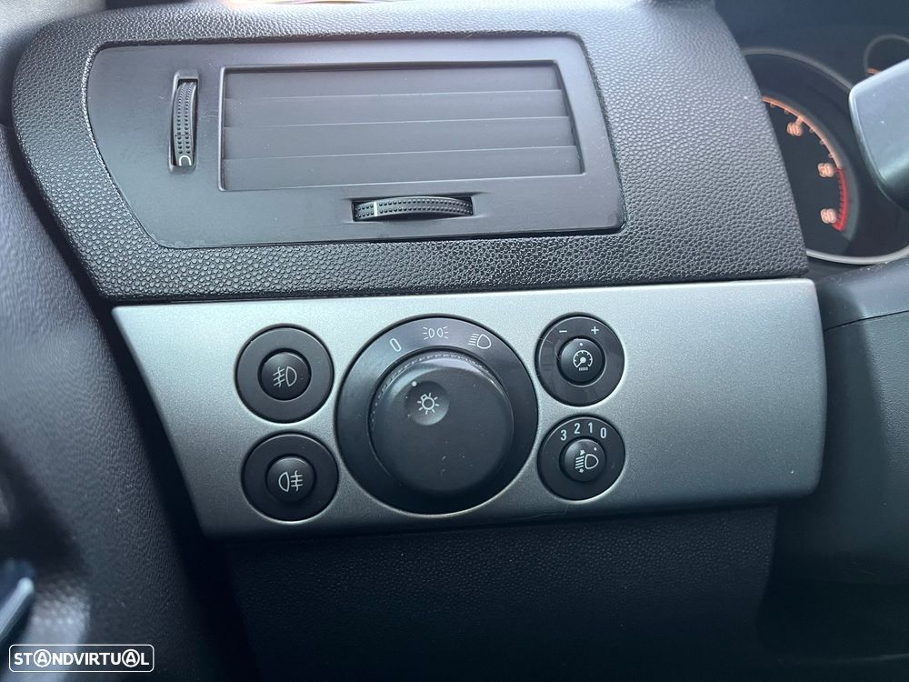 Opel Astra GTC 1.7 CDTi - 17