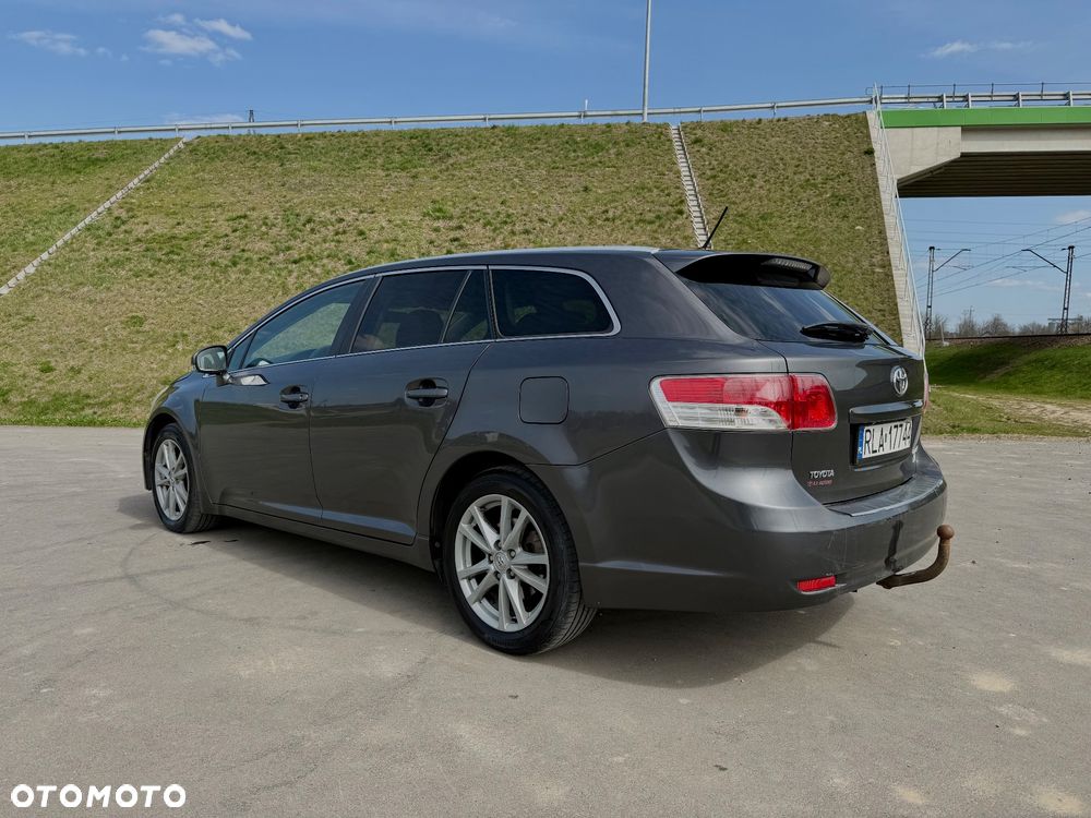 Toyota Avensis 2.0 D-4D - 7