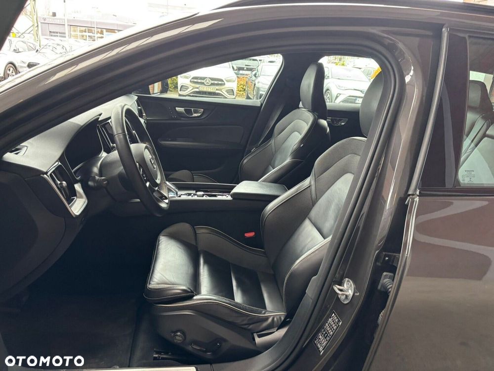 Volvo V60 B4 B Plus Dark - 11