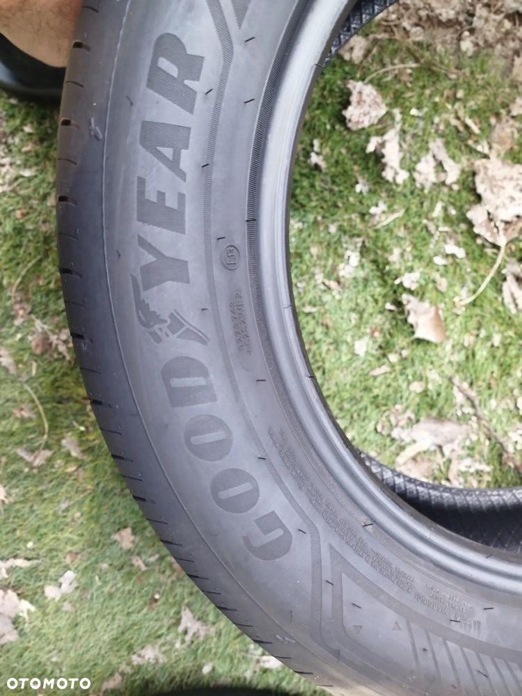 215/60R17 96H Goodyear Efficiente grup 2 4szt z nowego auta demonstracyjnego. - 17