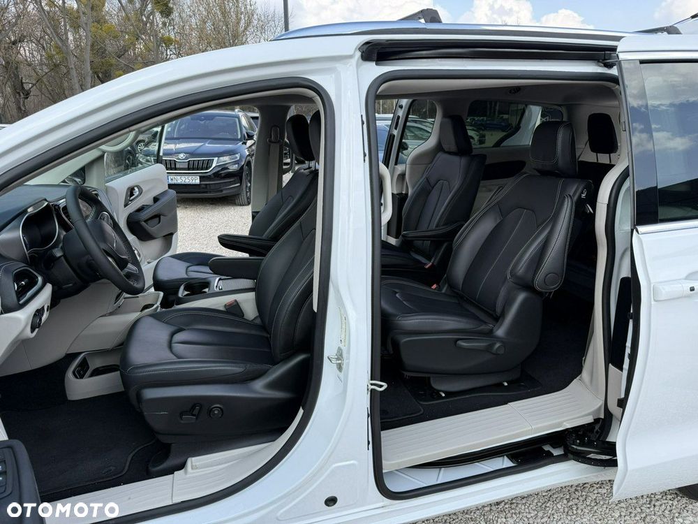 Chrysler Pacifica - 3