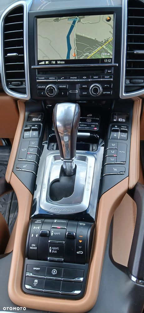 Porsche Cayenne - 15