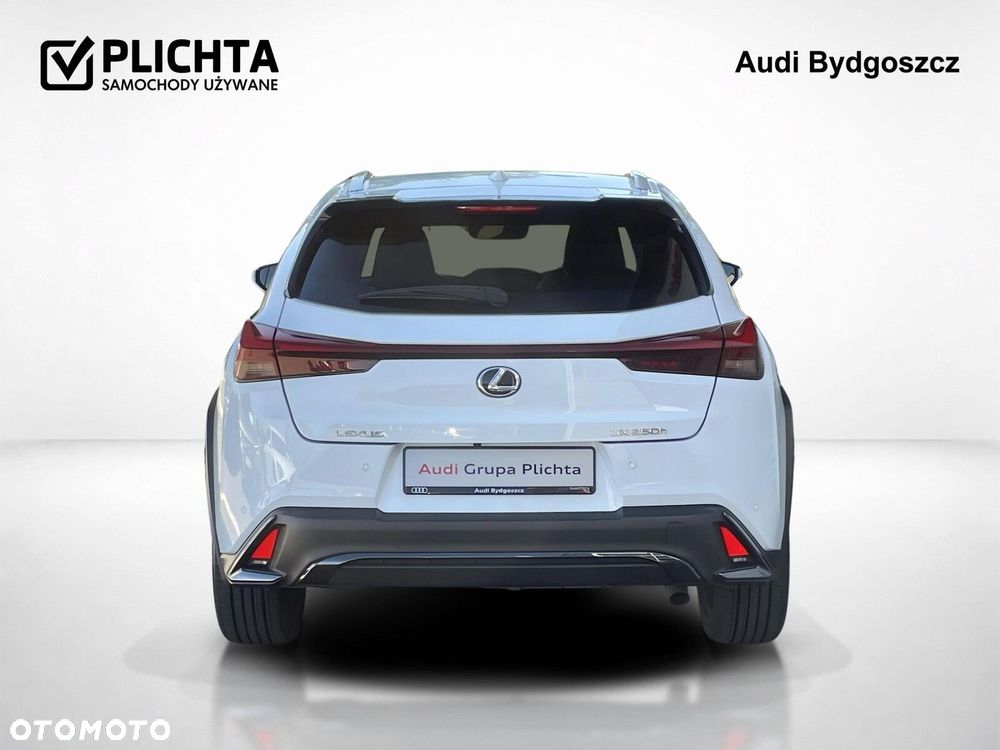 Lexus UX - 5