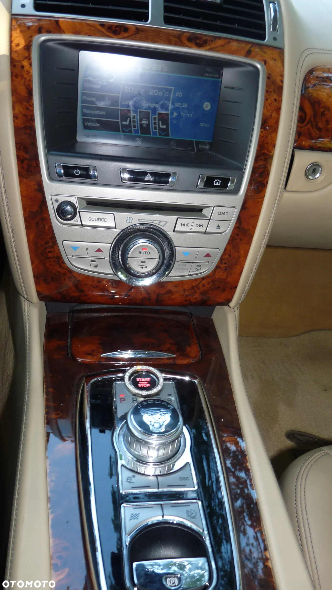 Jaguar XK 5.0 Coupe Portfolio - 32