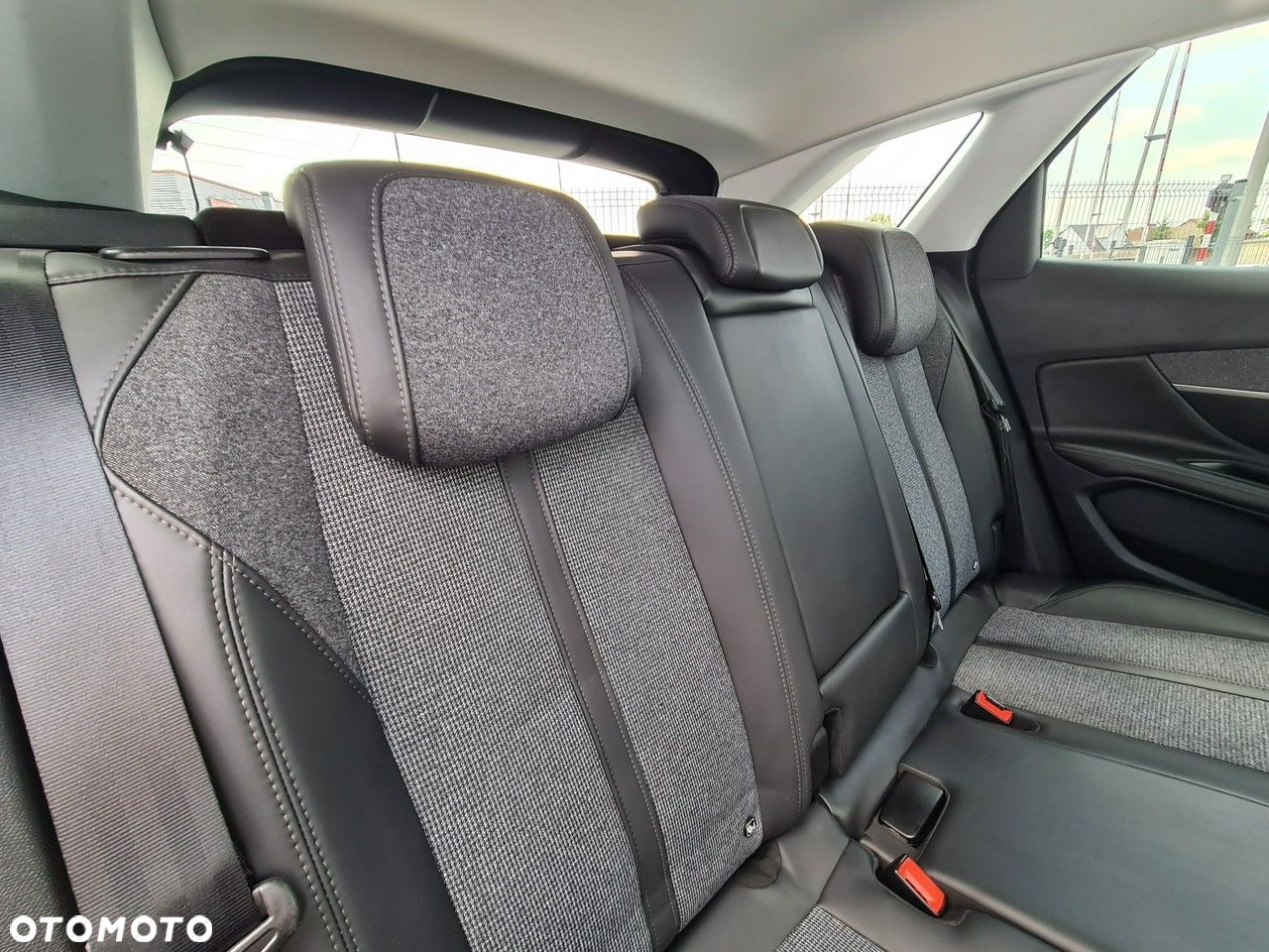 Peugeot 3008 1.6 BlueHDi Allure S&S - 34
