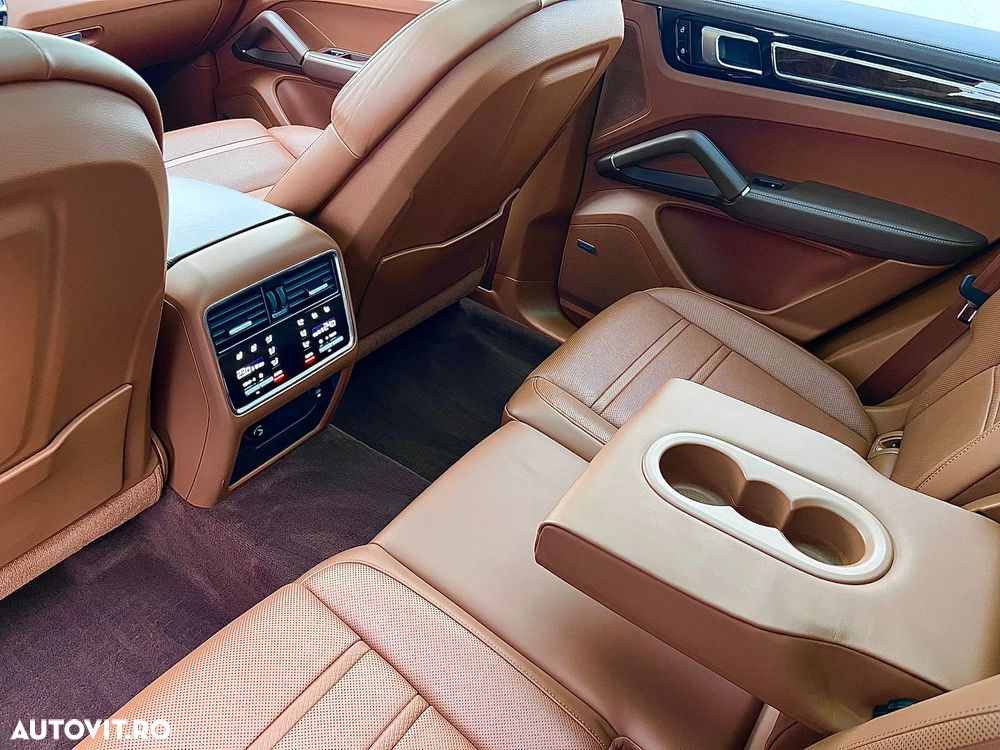 Porsche Cayenne - 8