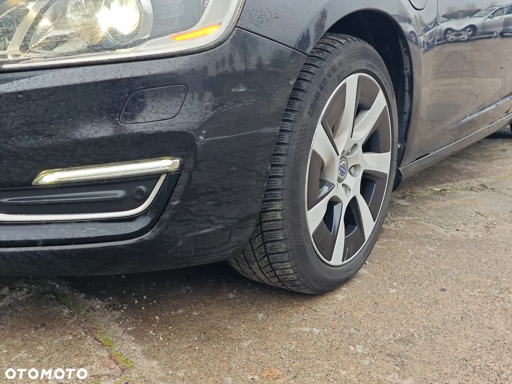 Volvo V60 D6 AWD Plug-in Hybrid R-Design Summum - 22