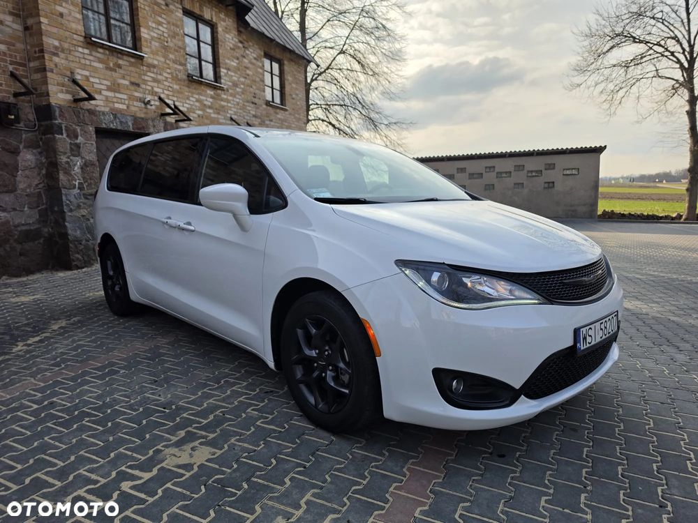 Chrysler Pacifica - 5