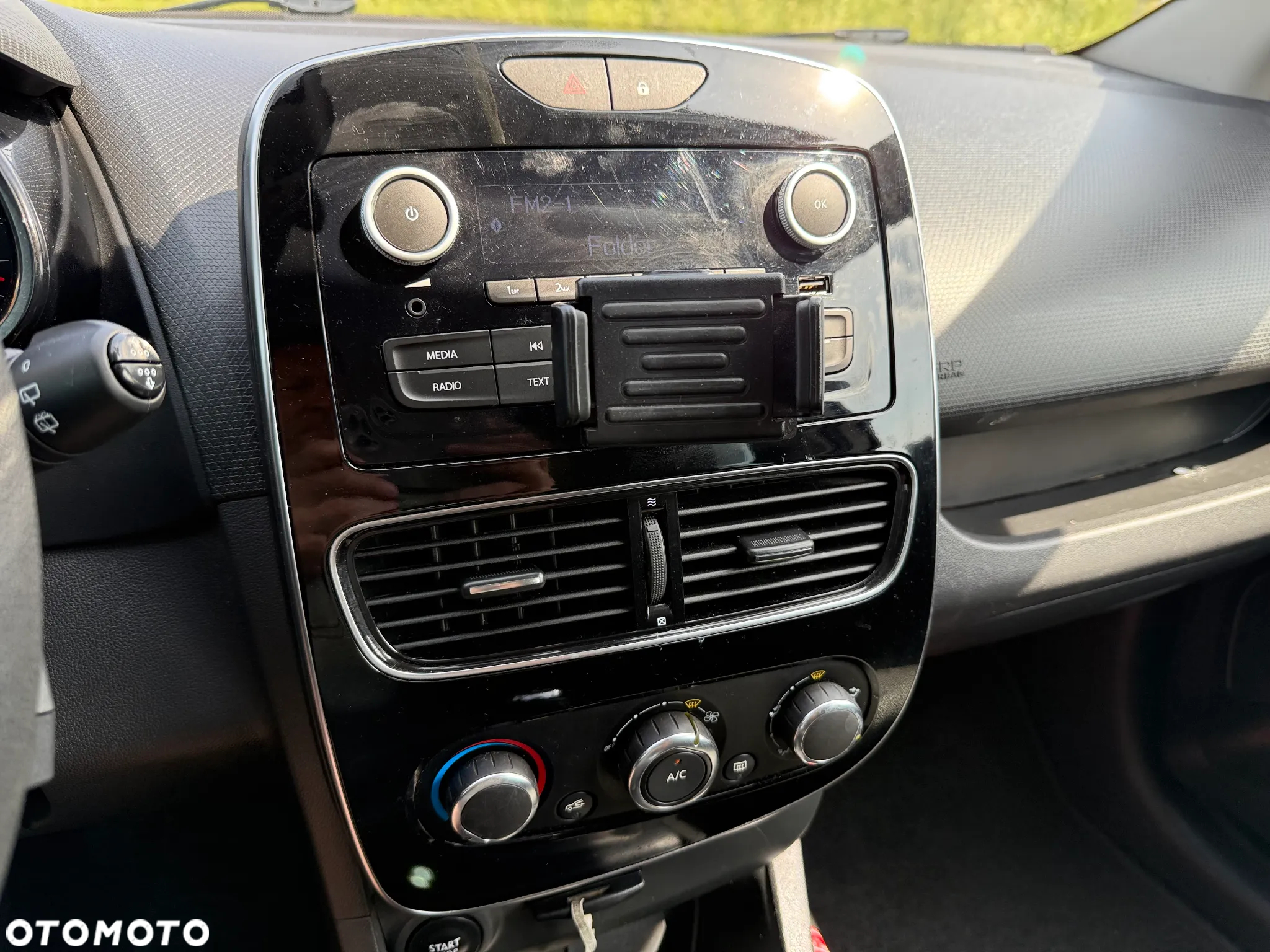 Renault Clio 1.2 16V 75 Life - 10