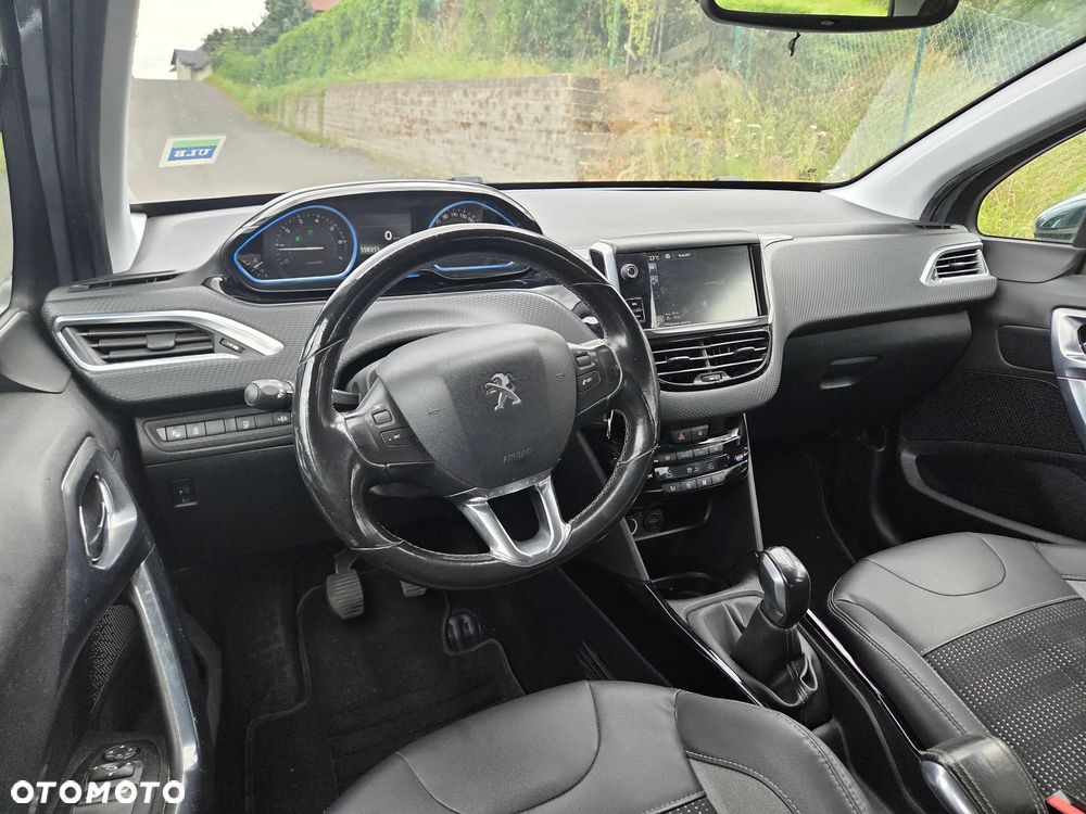 Peugeot 2008 1.2 Pure Tech Style - 8