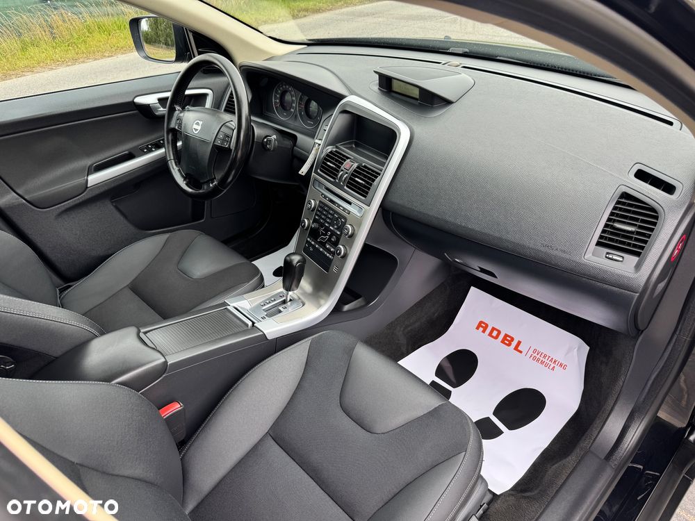 Volvo XC 60 D5 AWD Momentum - 6