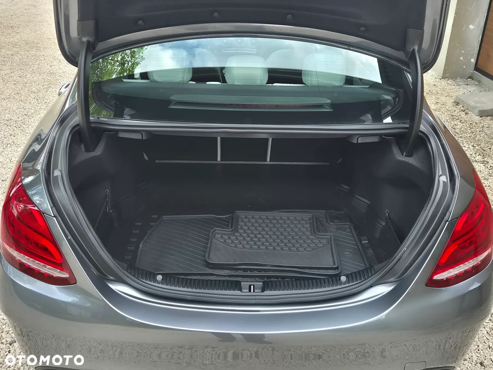 Mercedes-Benz Klasa C 300 7G-TRONIC AMG Line - 12