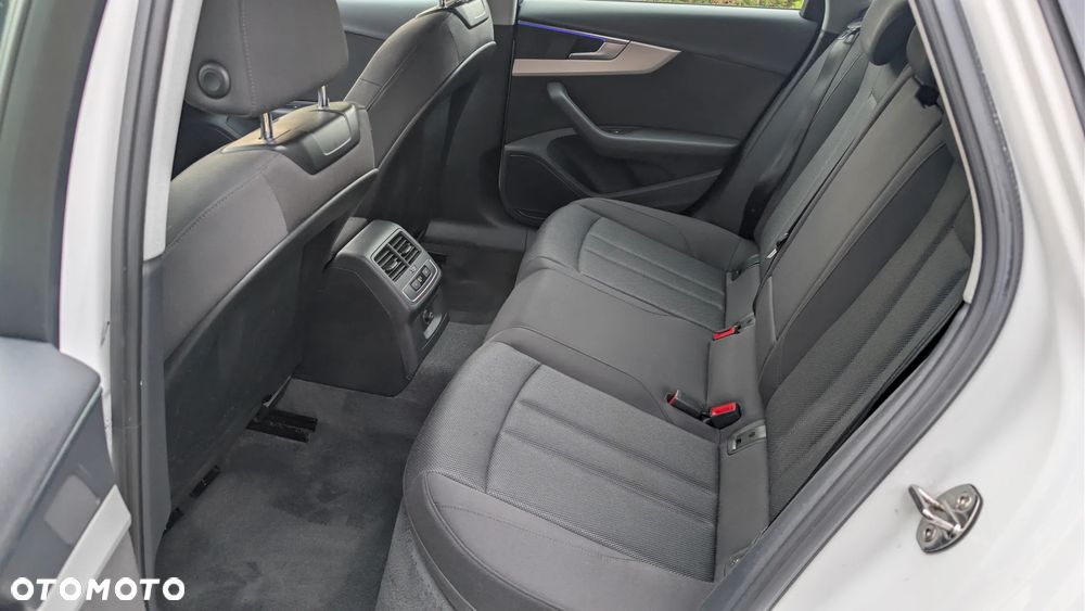 Audi A4 Avant 35 TFSI Sport S tronic - 16