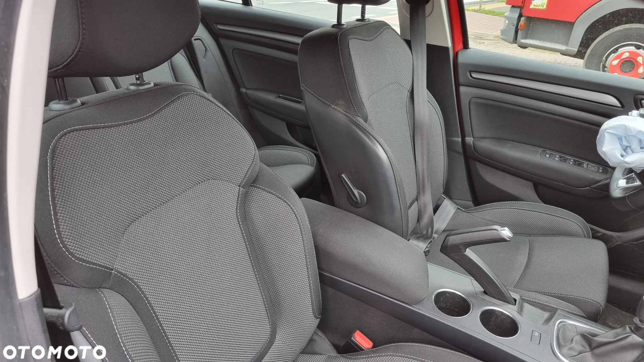 Renault Megane Grandtour TCe 140 GPF BUSINESS EDITION - 11