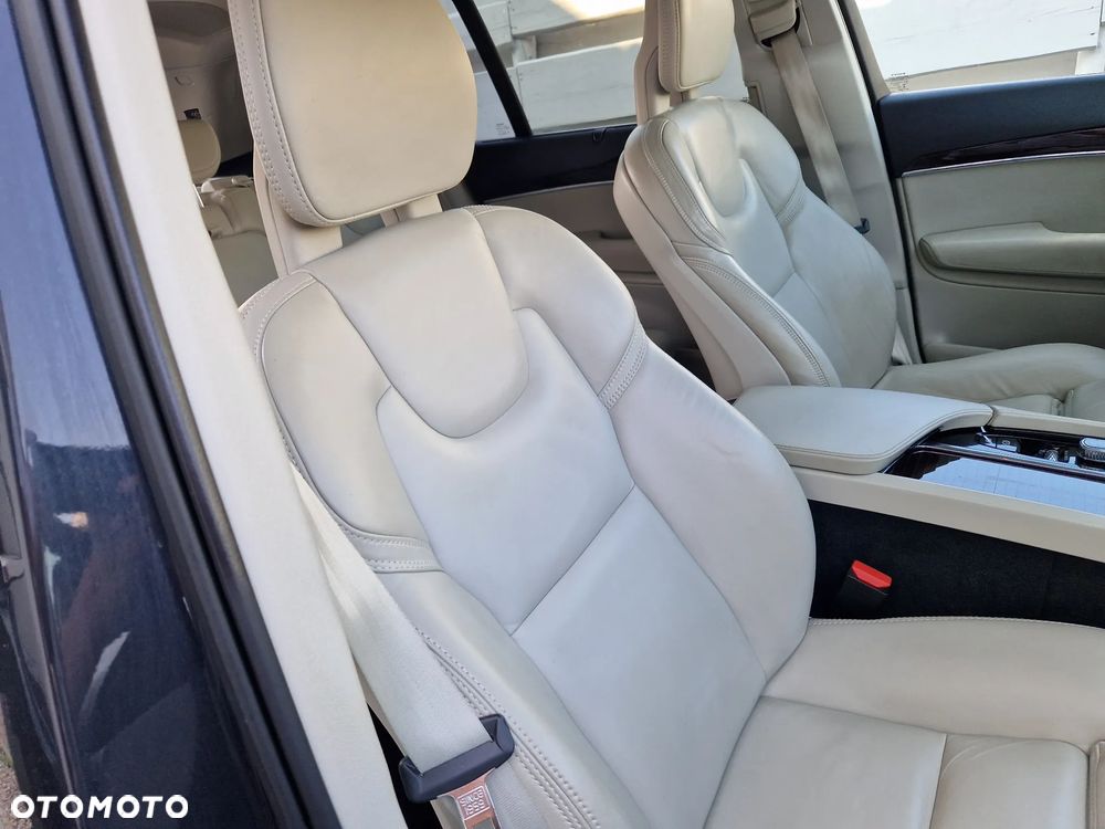 Volvo XC 90 D5 AWD Momentum - 30