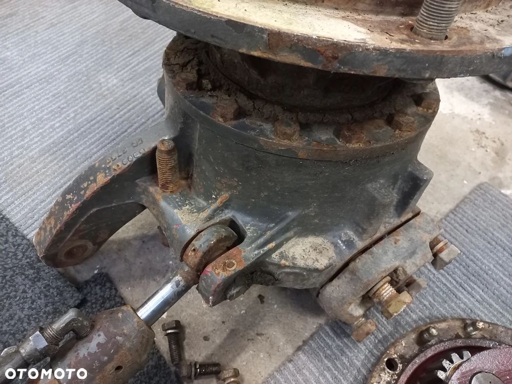 Części Renault 106.54,110.54,120.54,133.54,145.54,155.54 Półoś,krzyżak Z32,Z29,układ planetarny,kosz,zwolnica,pokrywa,bieżnia,obudowa 7700609283,Opryskiwacz Matrot satelita 18z,koło zębate  układu planetarnego 52z ATAK kołoataku wałek ataku 9x34  obudowa mostu reference,zwrotnica,łoże,podpora mostu,kołyska - 6