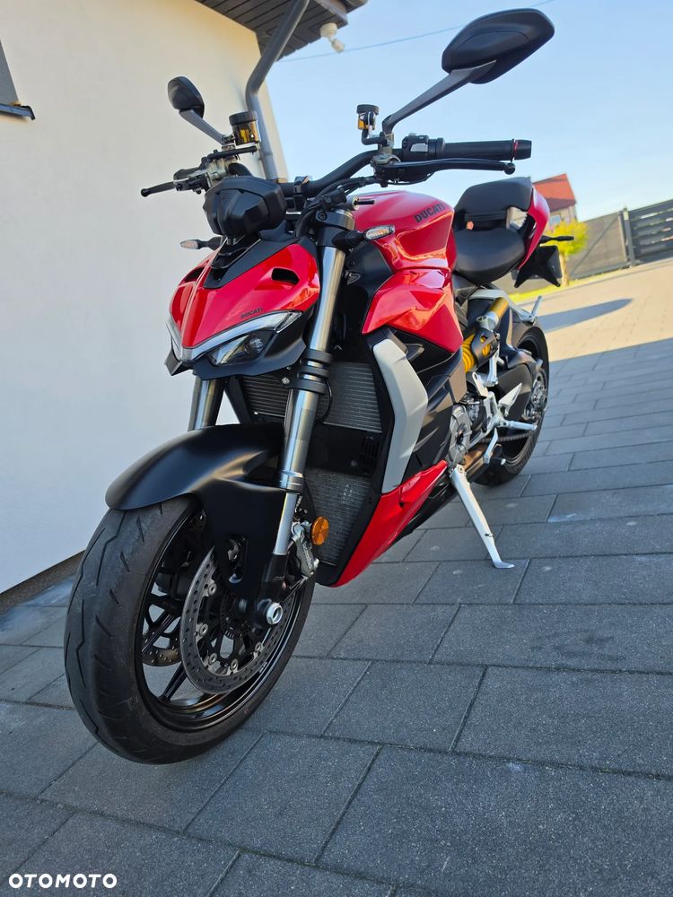 Ducati Streetfighter V2 - 3