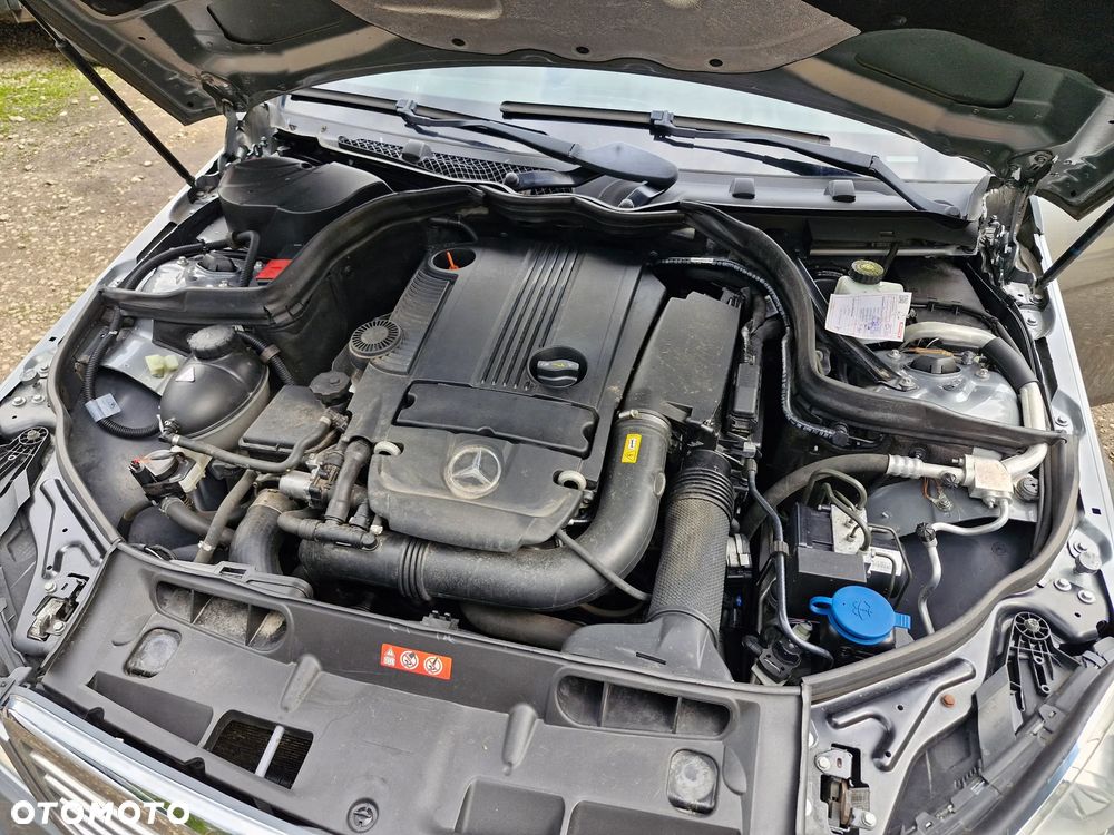 Mercedes-Benz Klasa C 180 CGI BlueEFFICIENCY Avantgarde - 30