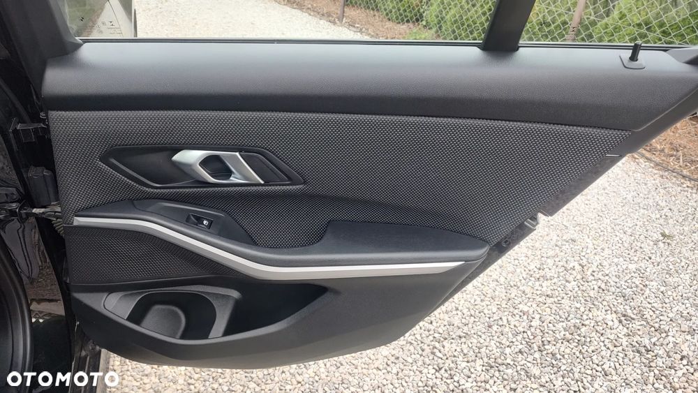 BMW Seria 3 330e Advantage - 32