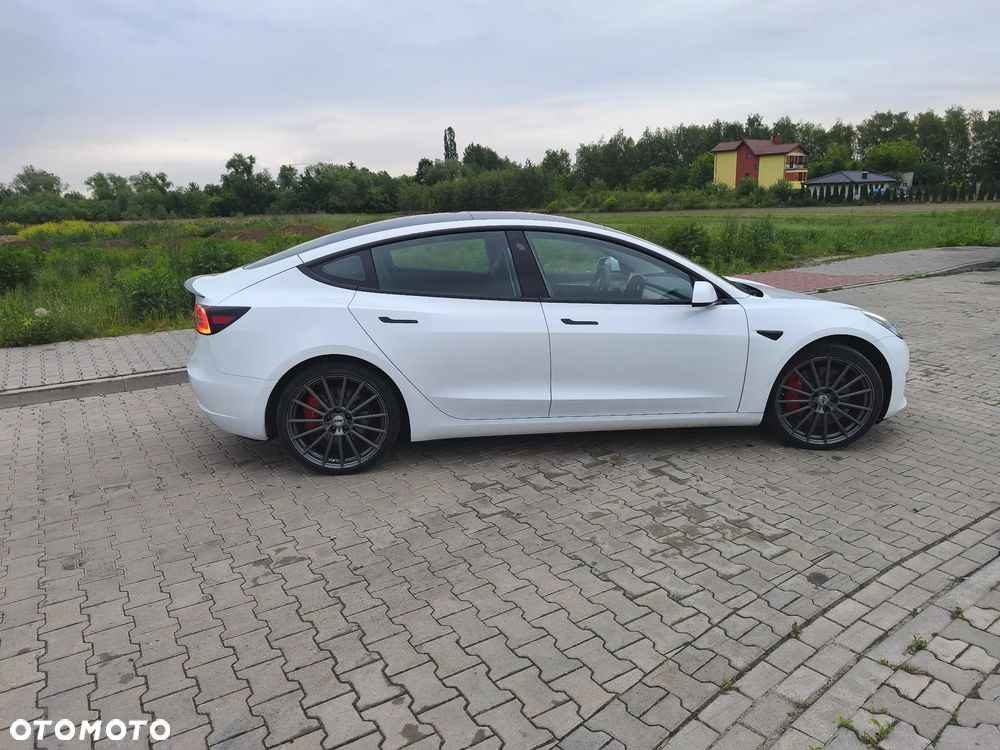 Tesla Model 3 - 3
