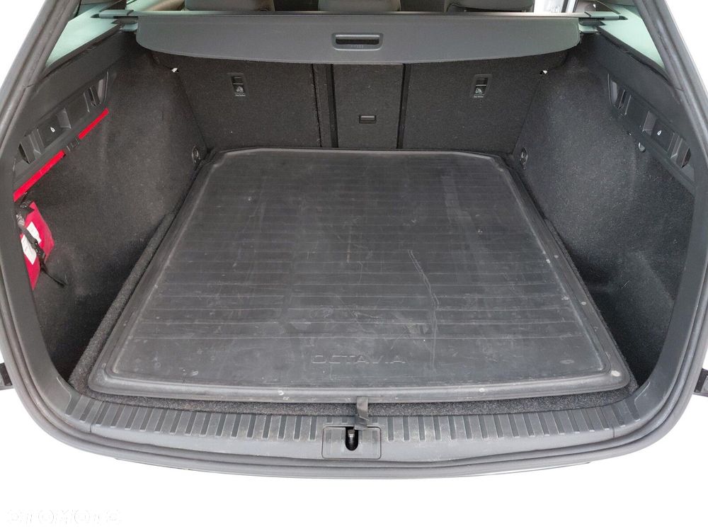 Skoda Octavia 2.0 TDI RS DSG - 28