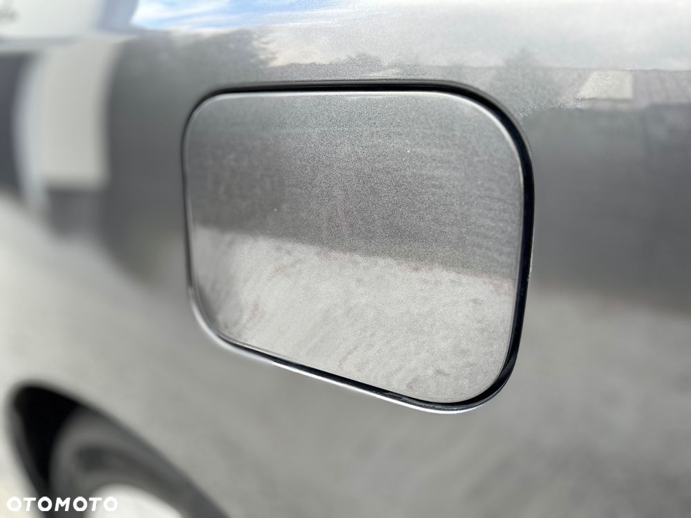 Toyota Avensis 1.8 Premium - 17