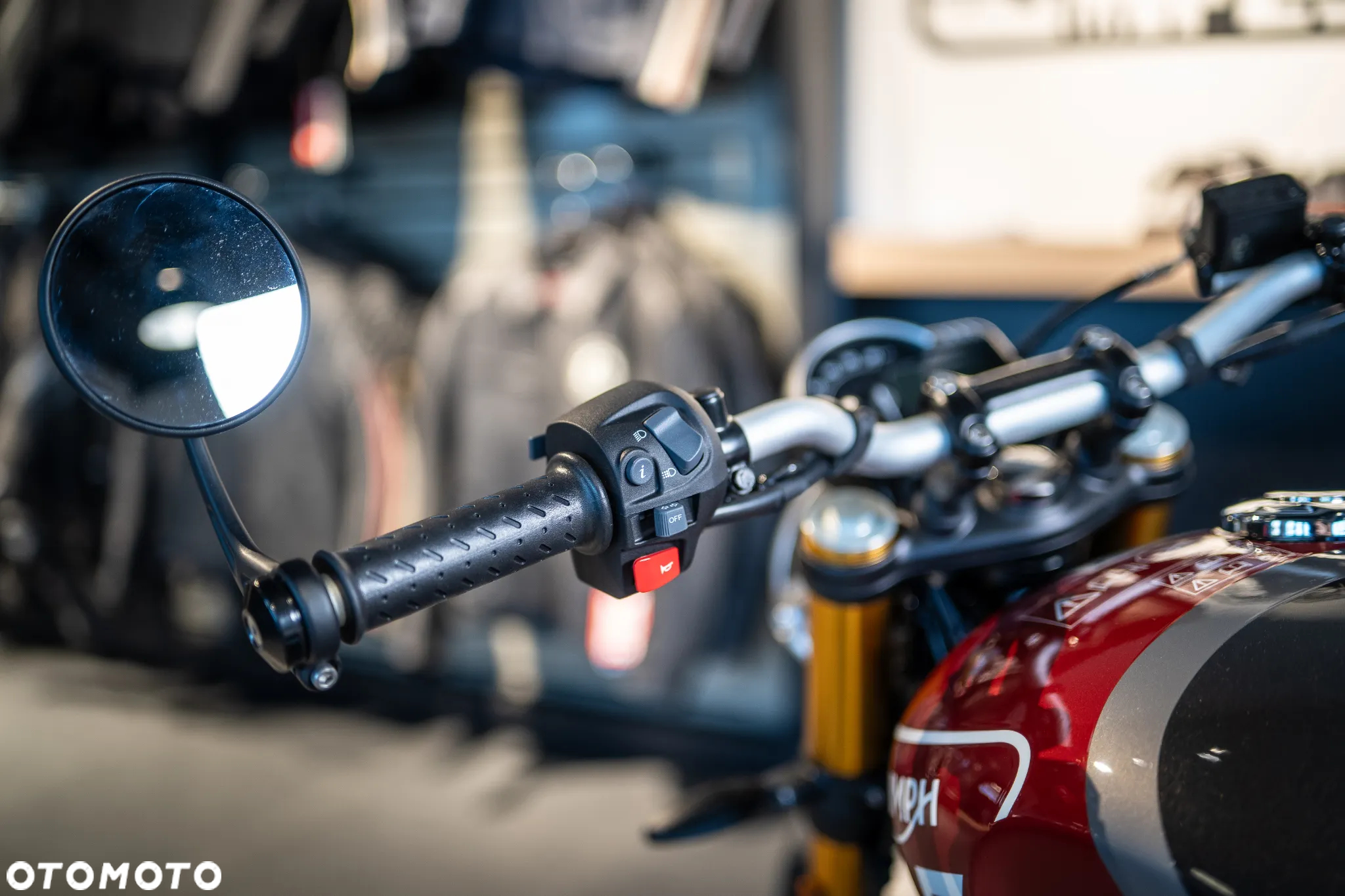 Triumph Inny - 8