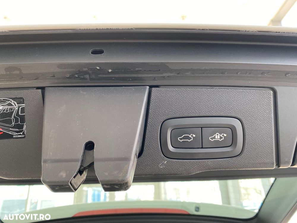 Volvo XC 60 B4 MHEV AT8 AWD Momentum Pro - 10