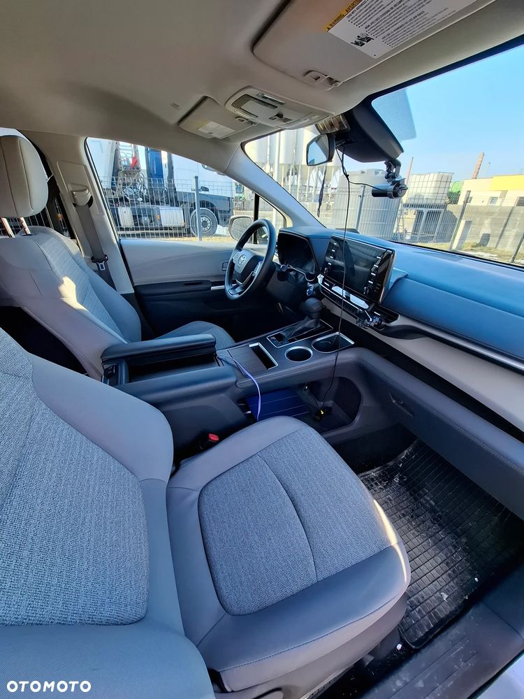 Toyota Sienna - 7