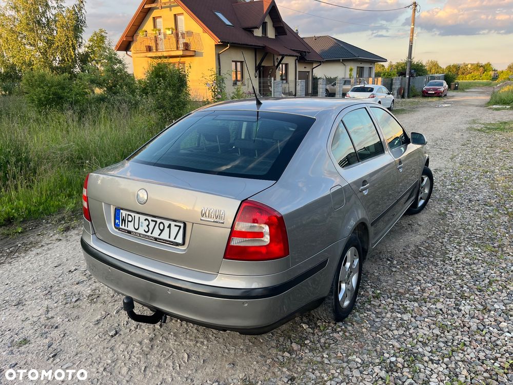 Skoda Octavia 1.6 Ambition - 17