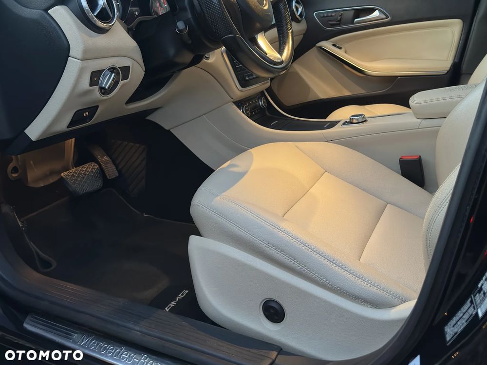 Mercedes-Benz CLA 250 4Matic 7G-DCT AMG Line - 20