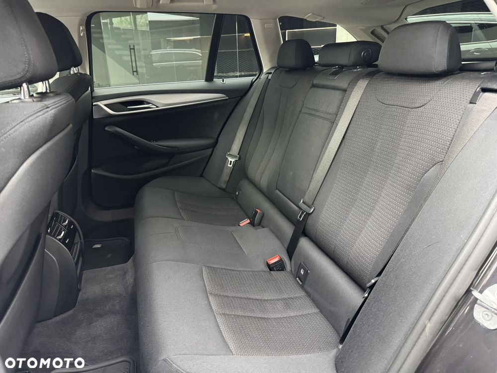 BMW Seria 5 520i mHEV - 15